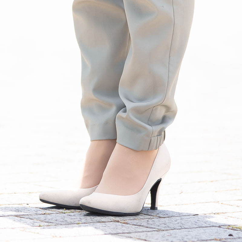 パンツスタイルにもあわせやすい「ショートストッキング」